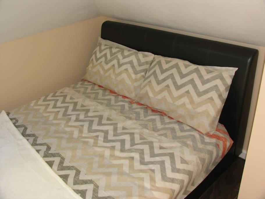 Modern Cosy Private Studio, Wifi, Ip-Tv, Must See Romford Bagian luar foto