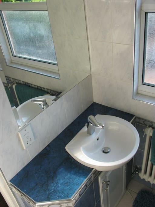 Modern Cosy Private Studio, Wifi, Ip-Tv, Must See Romford Bagian luar foto