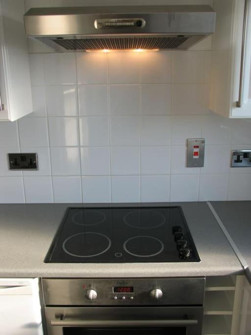 Modern Cosy Private Studio, Wifi, Ip-Tv, Must See Romford Bagian luar foto