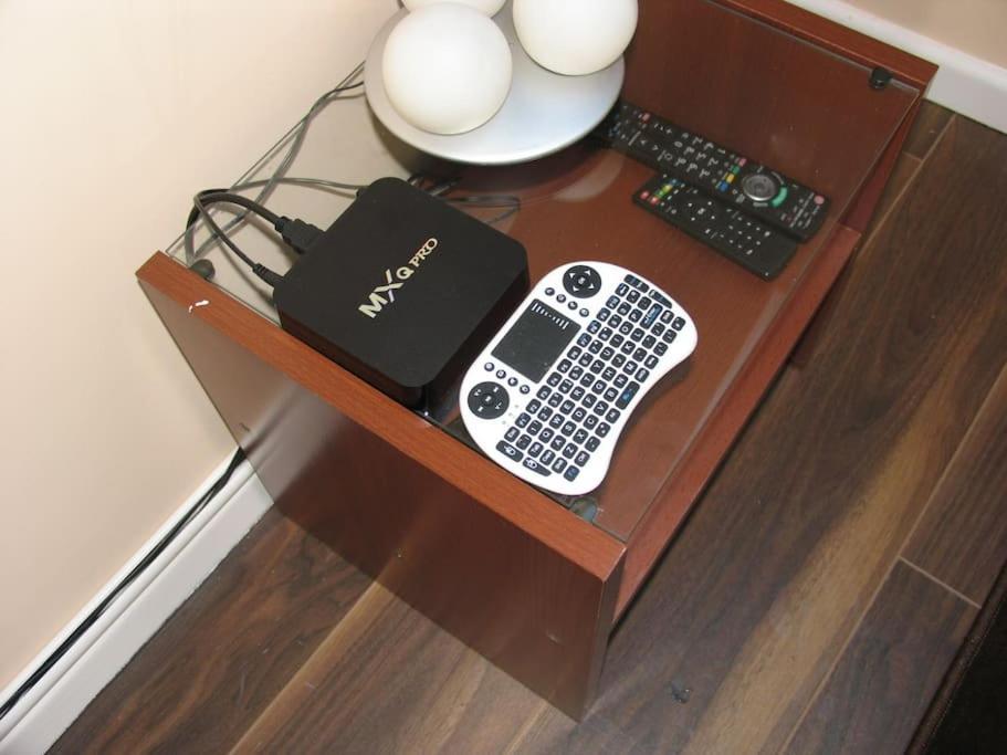 Modern Cosy Private Studio, Wifi, Ip-Tv, Must See Romford Bagian luar foto