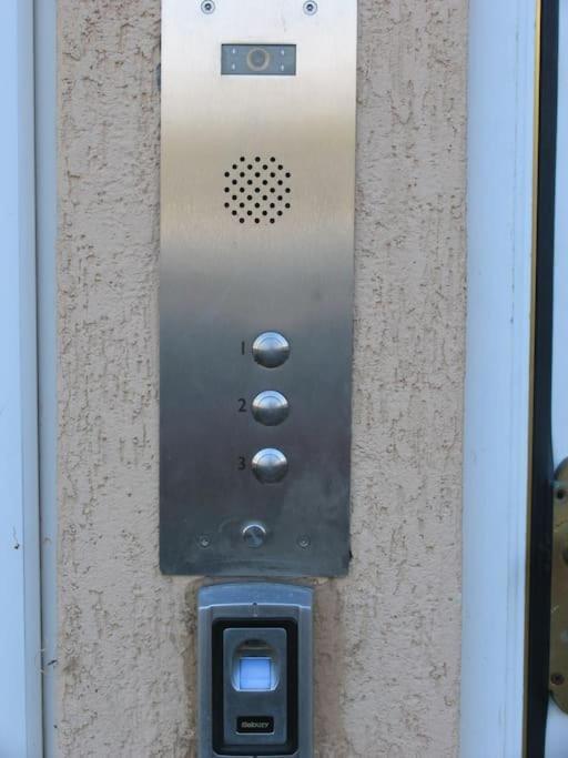 Modern Cosy Private Studio, Wifi, Ip-Tv, Must See Romford Bagian luar foto